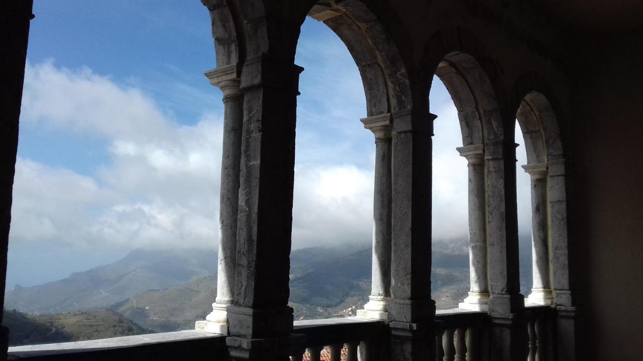 Monolocale Nel Centro Storico Bed & Breakfast Aieta Dış mekan fotoğraf