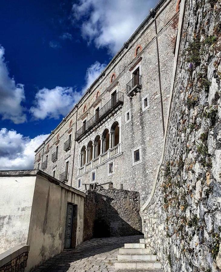 Monolocale Nel Centro Storico Bed & Breakfast Aieta Dış mekan fotoğraf